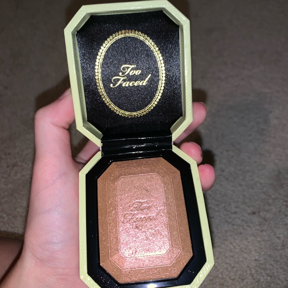 Too Faced Diamond Light Highlighter-Canary Diamond